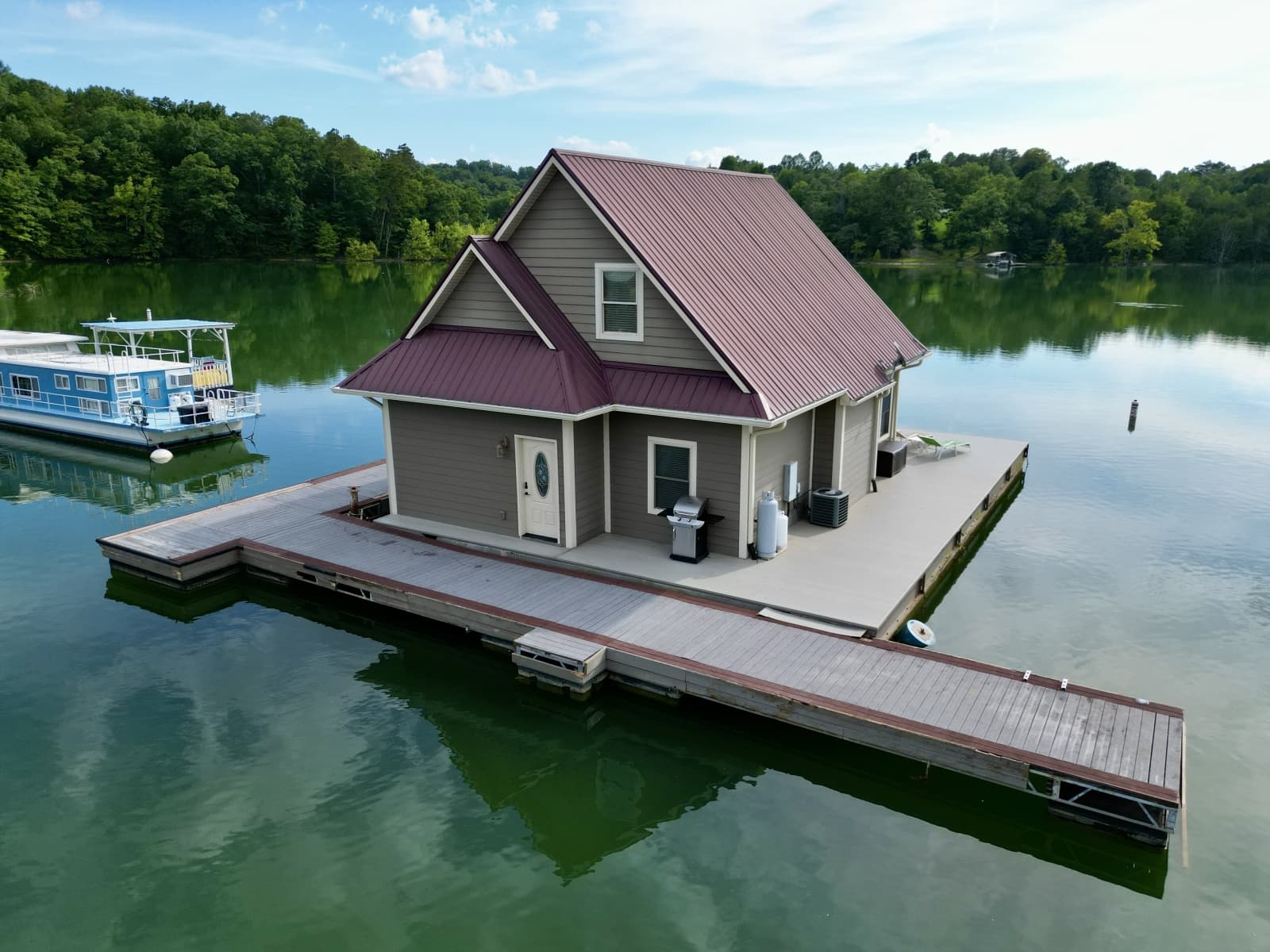 2010 Custom Floating Cabin - Approx 1340sqft - Photo 13