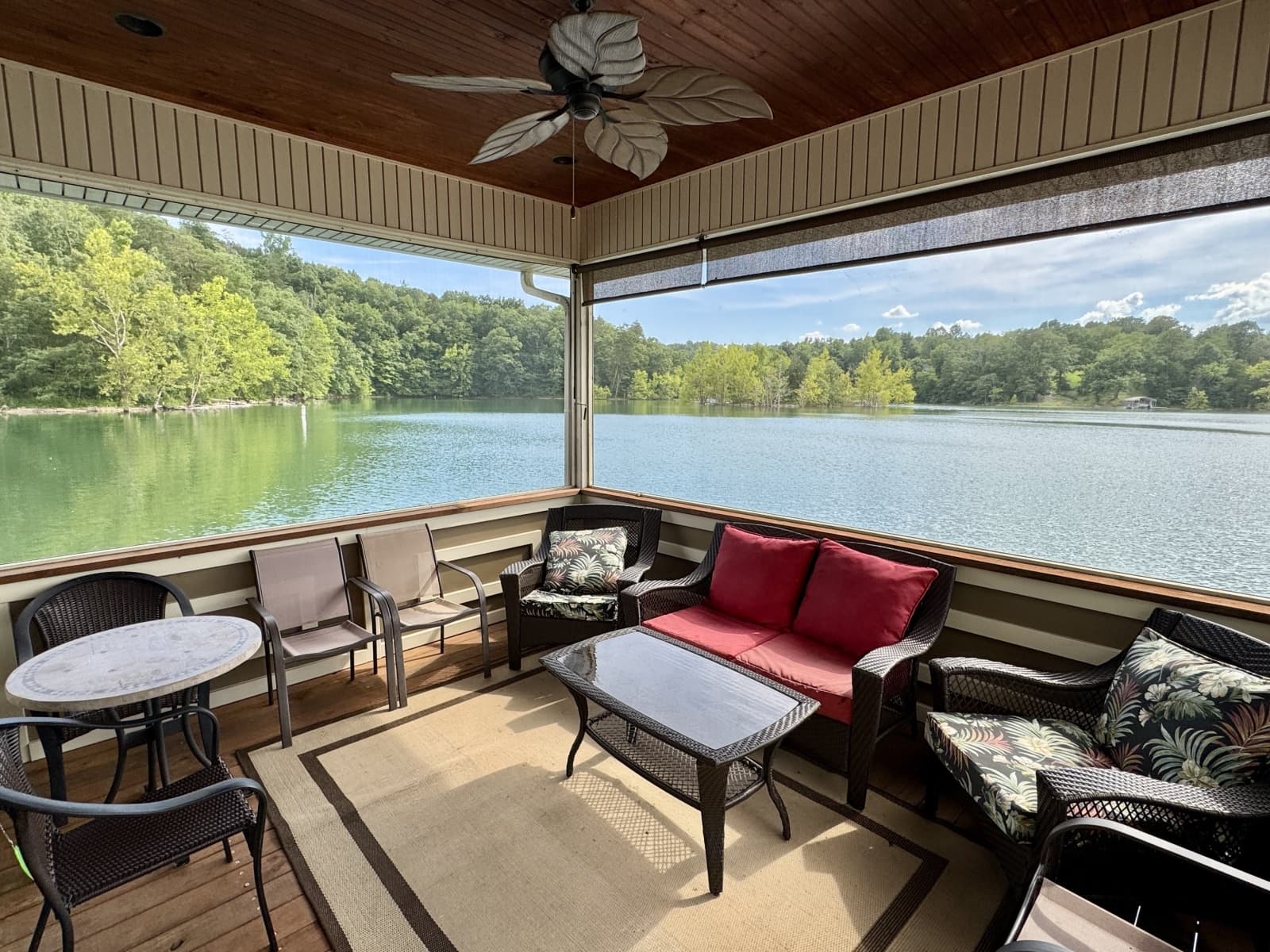 2010 Custom Floating Cabin - Approx 1340sqft - Photo 50