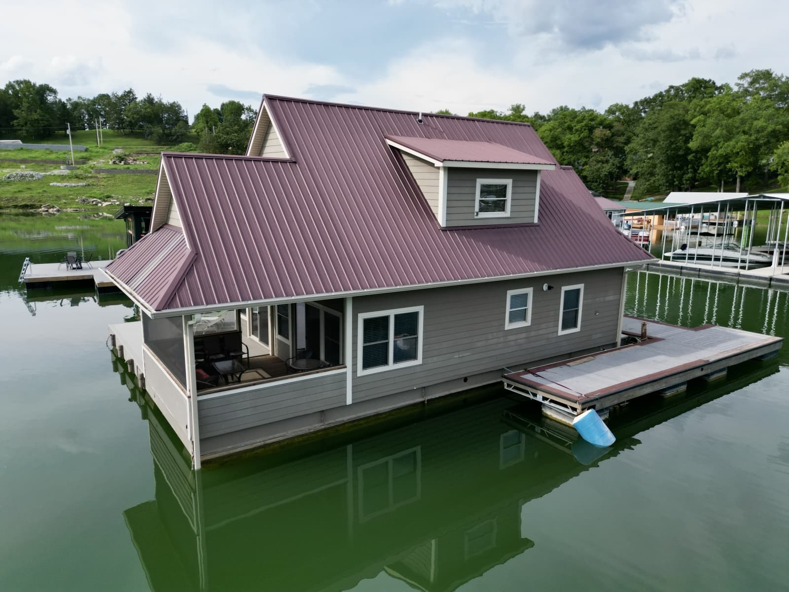 2010 Custom Floating Cabin - Approx 1340sqft - Photo 9