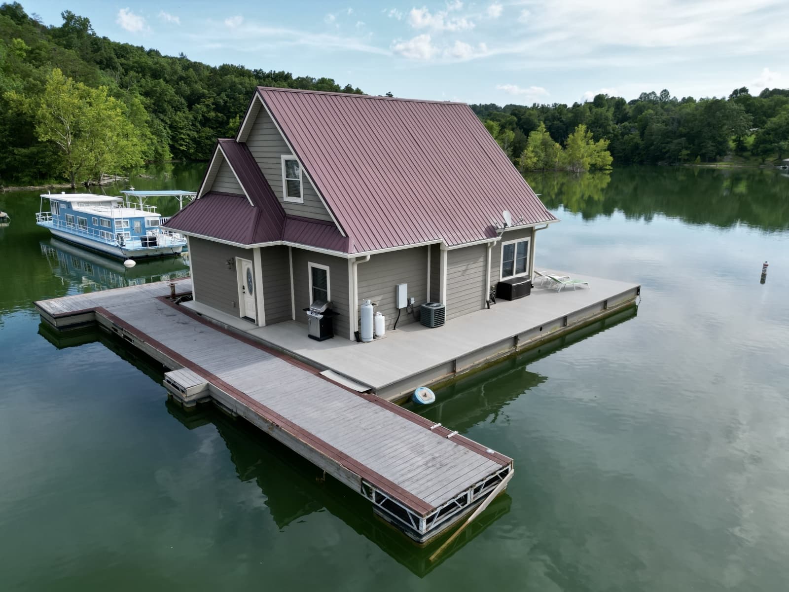 2010 Custom Floating Cabin - Approx 1340sqft - Photo 14