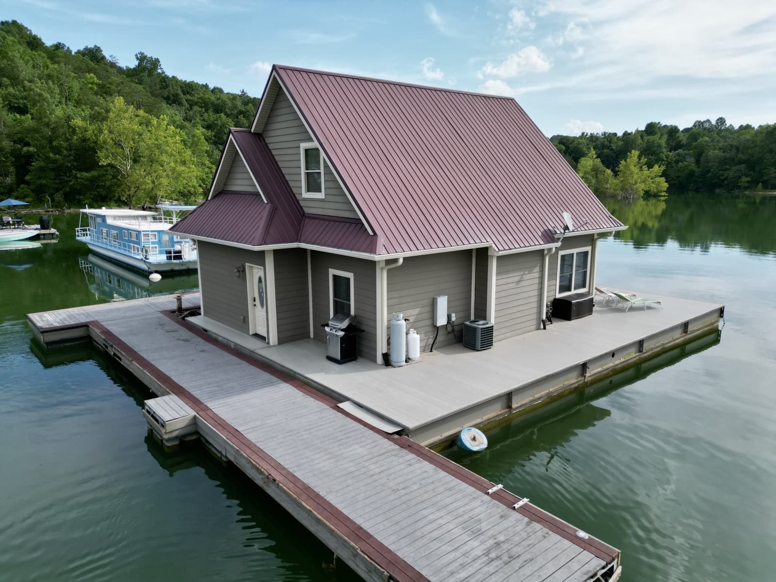 2010 Custom Floating Cabin - Approx 1340sqft - Photo 2