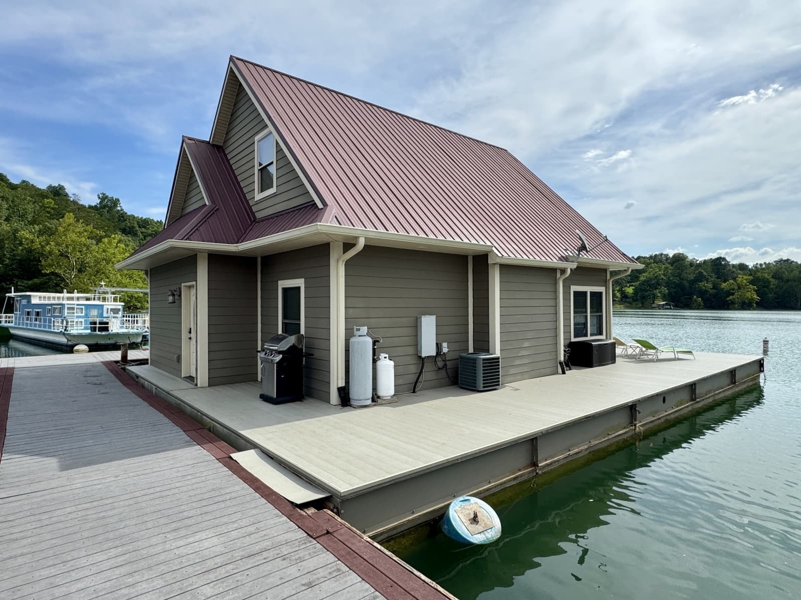 2010 Custom Floating Cabin - Approx 1340sqft - Photo 15
