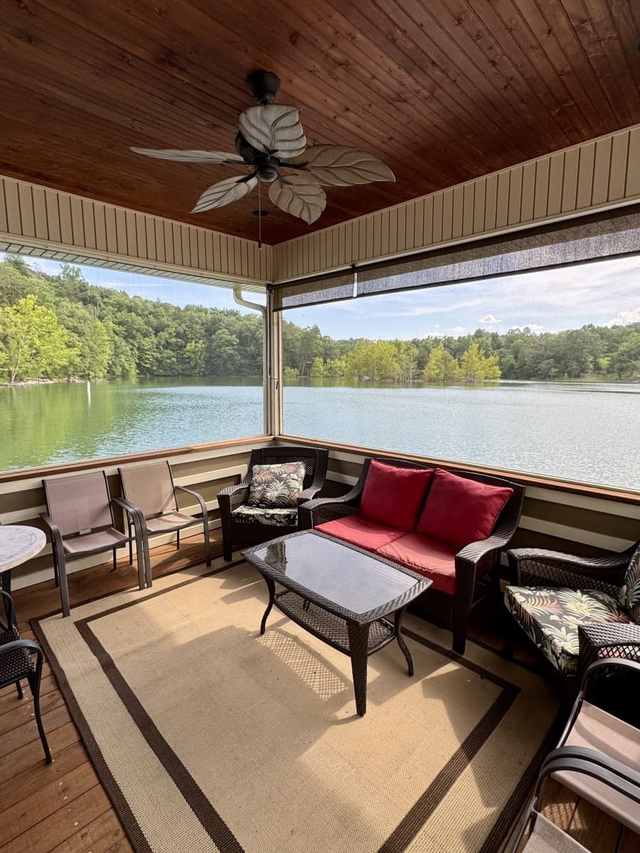 2010 Custom Floating Cabin - Approx 1340sqft - Photo 49