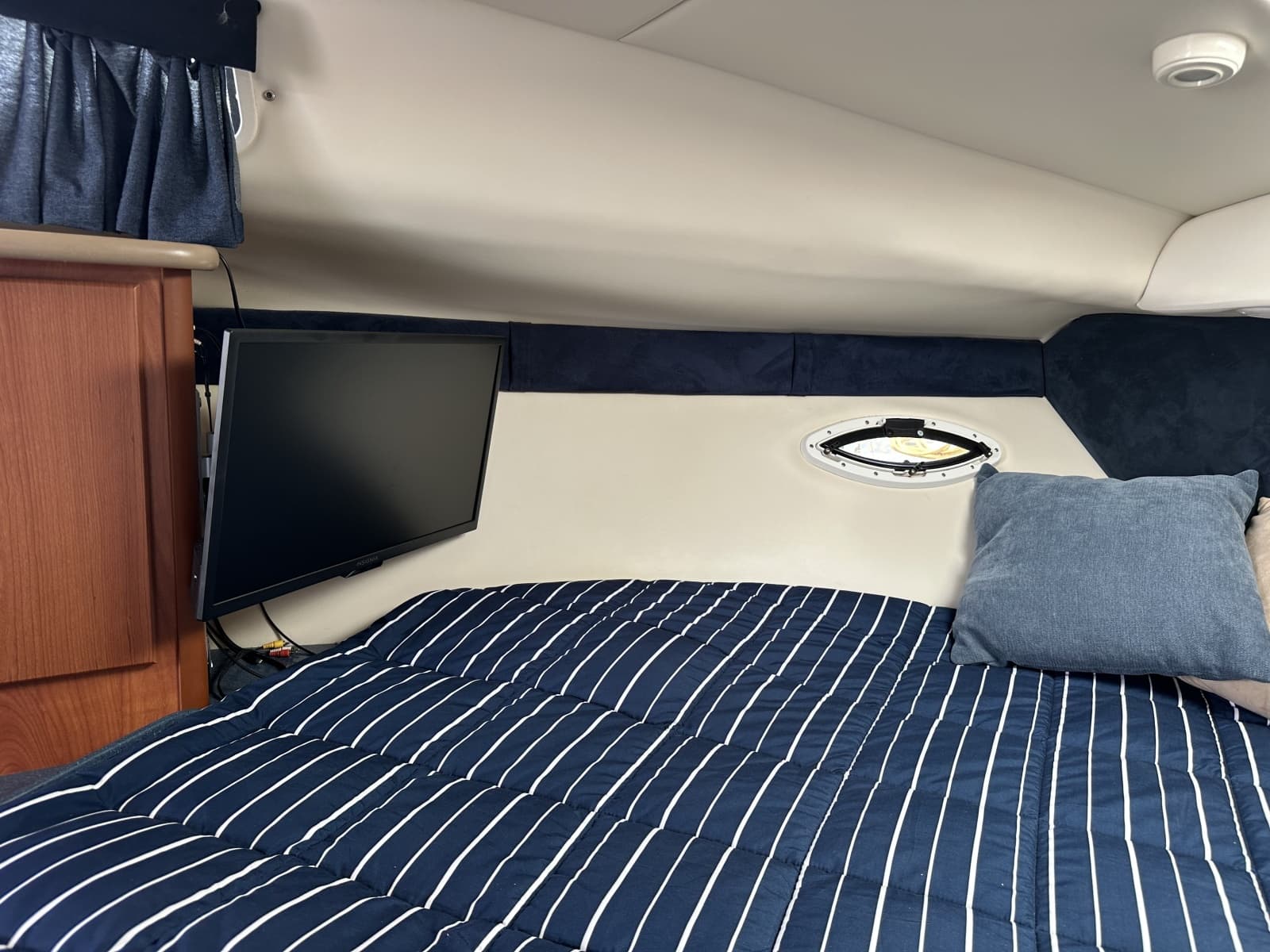2006 Bayliner 305 - Photo 38