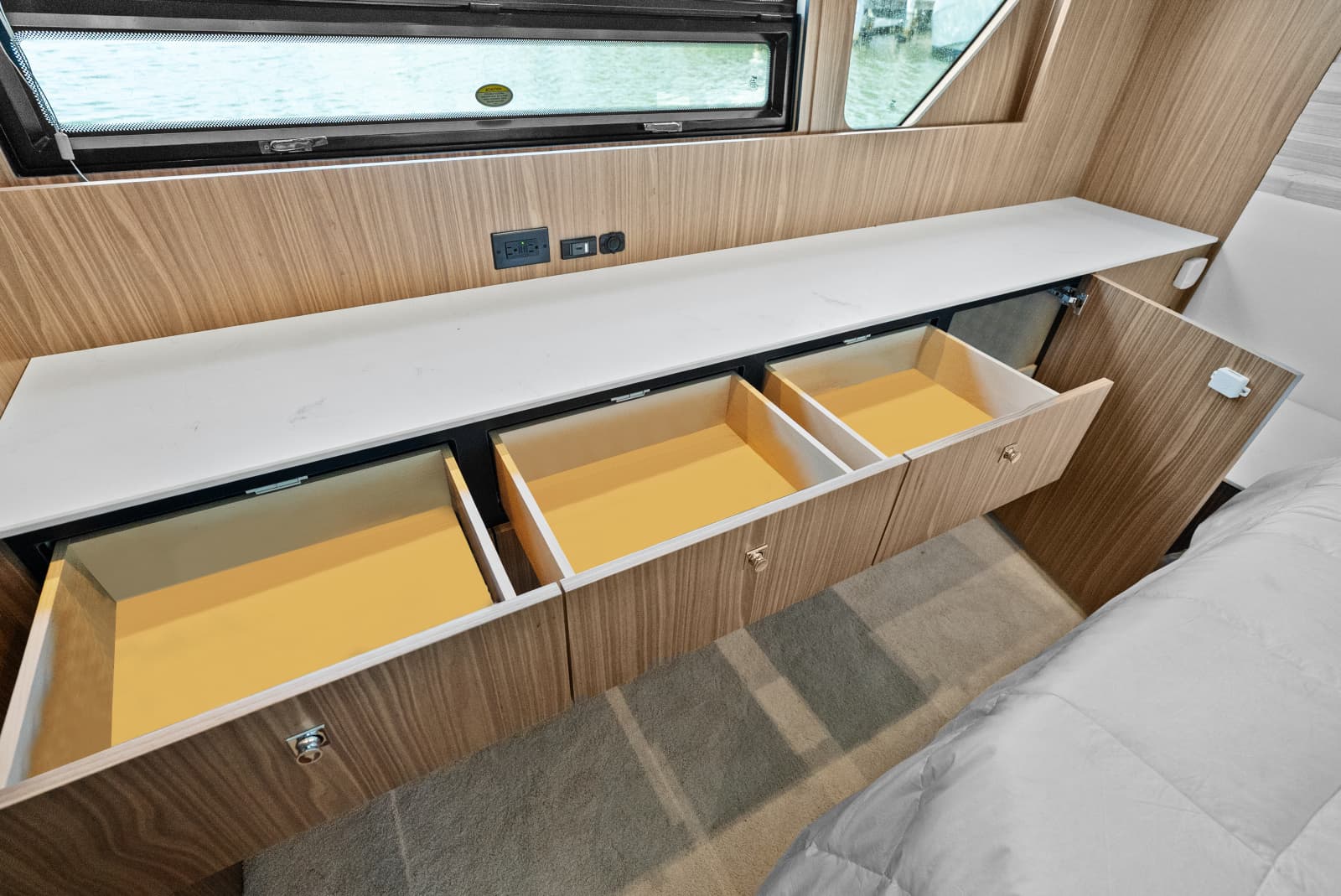 2025 Cruisers Yachts 50 Cantius - Photo 51