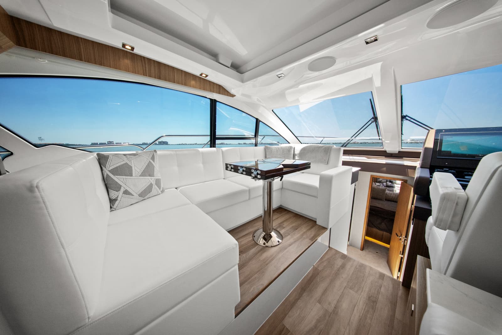 2025 Cruisers Yachts 50 Cantius - Photo 42