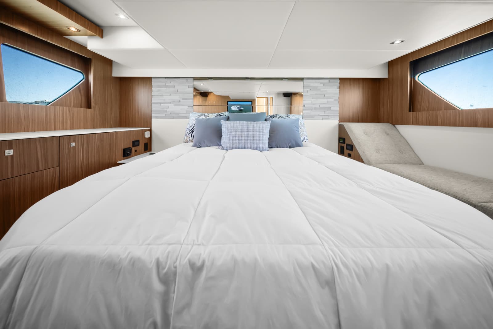 2025 Cruisers Yachts 50 Cantius - Photo 76