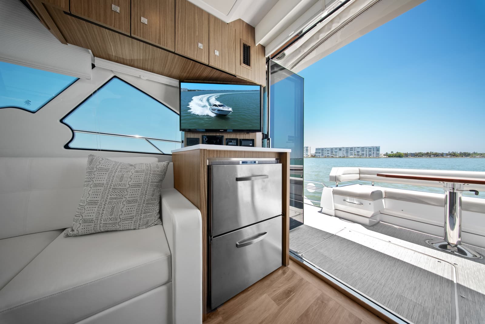 2025 Cruisers Yachts 50 Cantius - Photo 31