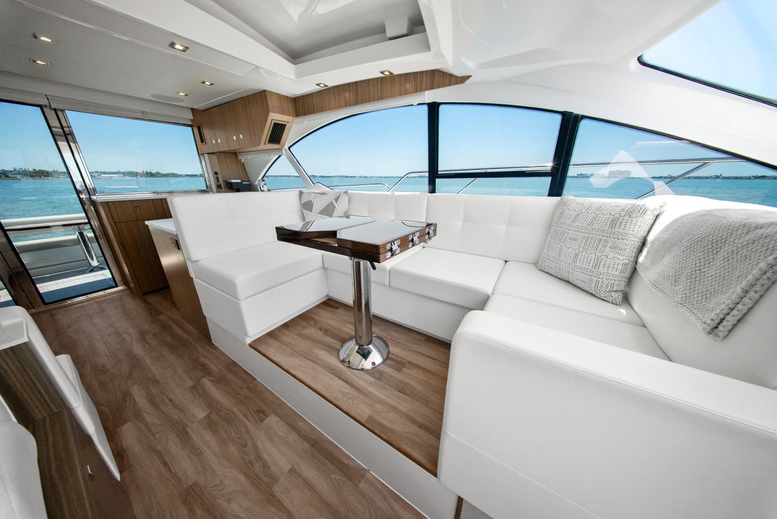 2025 Cruisers Yachts 50 Cantius - Photo 44