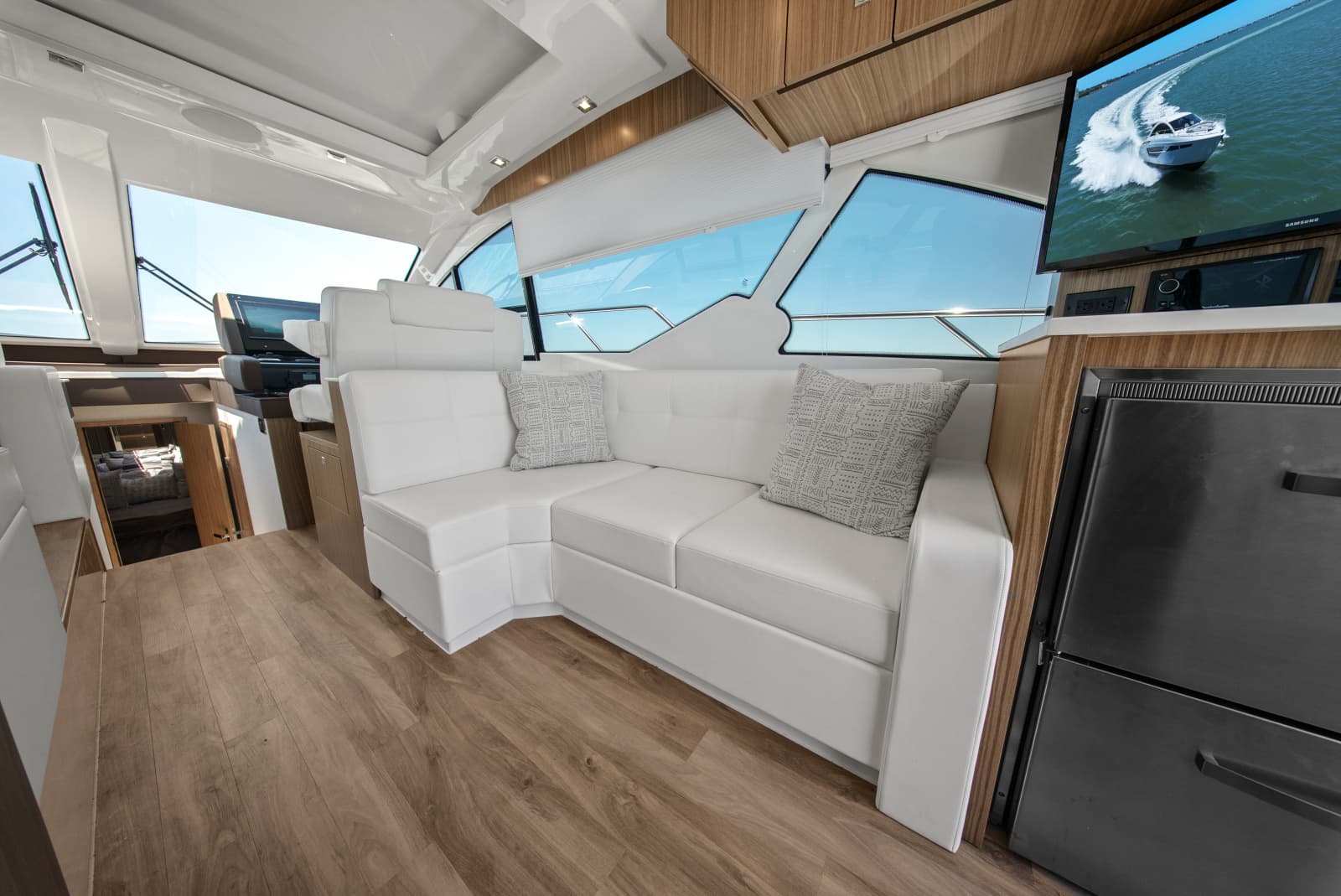 2025 Cruisers Yachts 50 Cantius - Photo 43