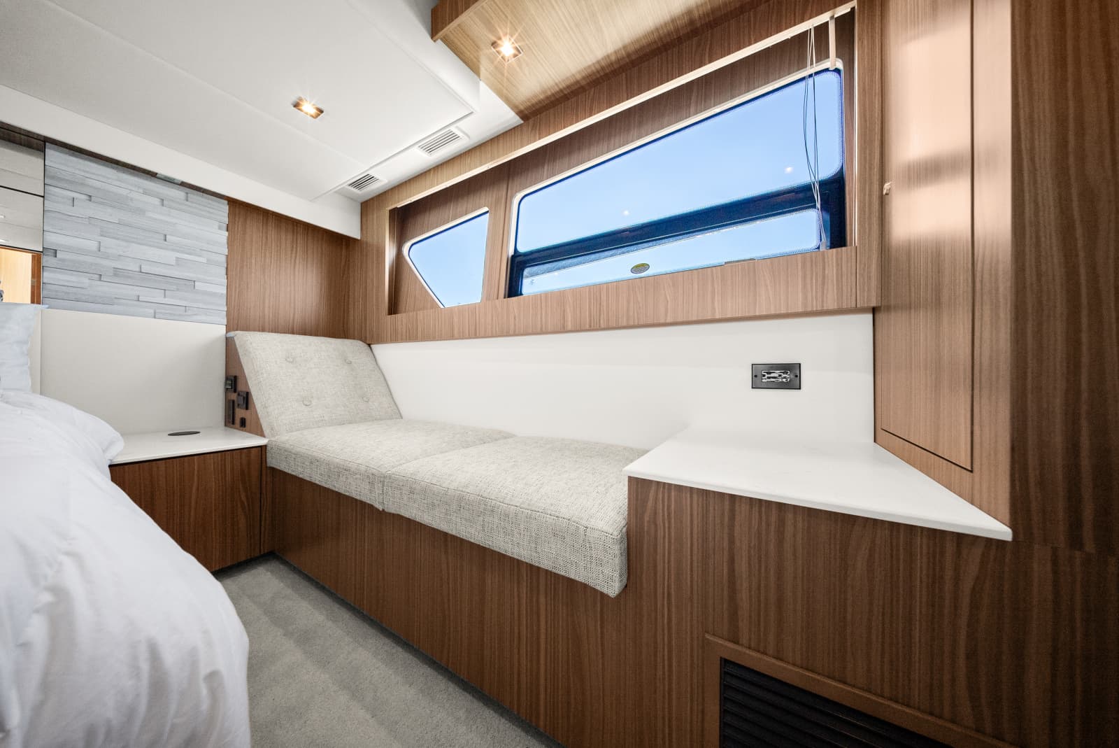2025 Cruisers Yachts 50 Cantius - Photo 81