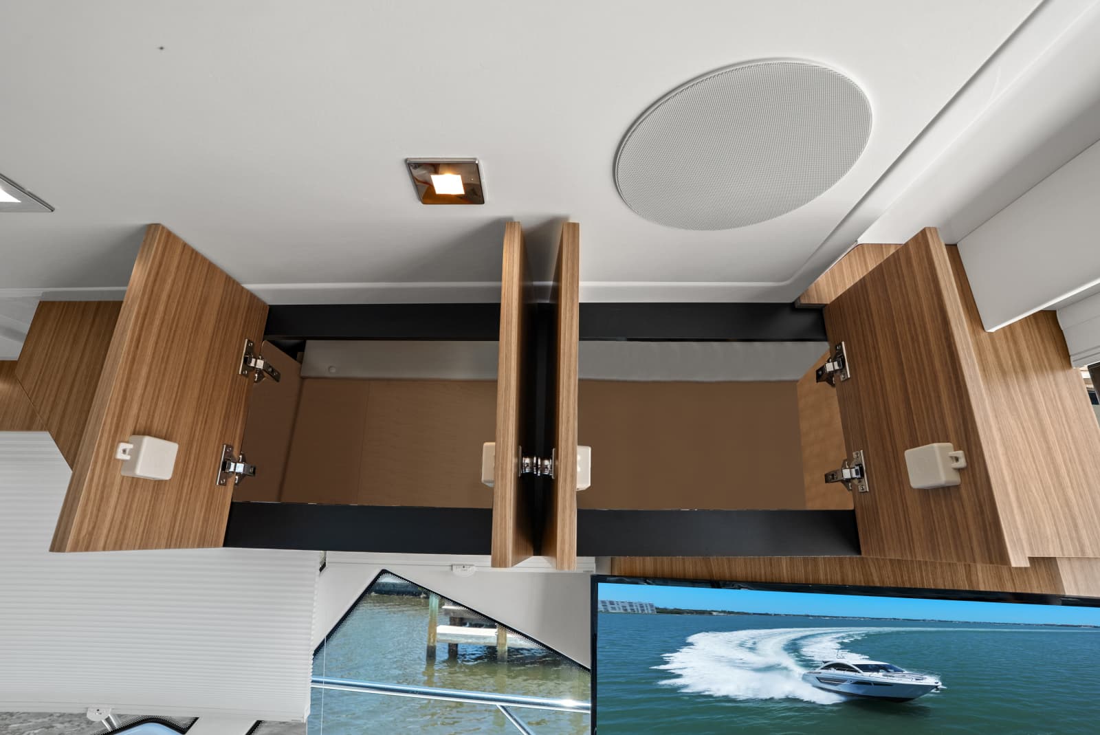 2025 Cruisers Yachts 50 Cantius - Photo 33