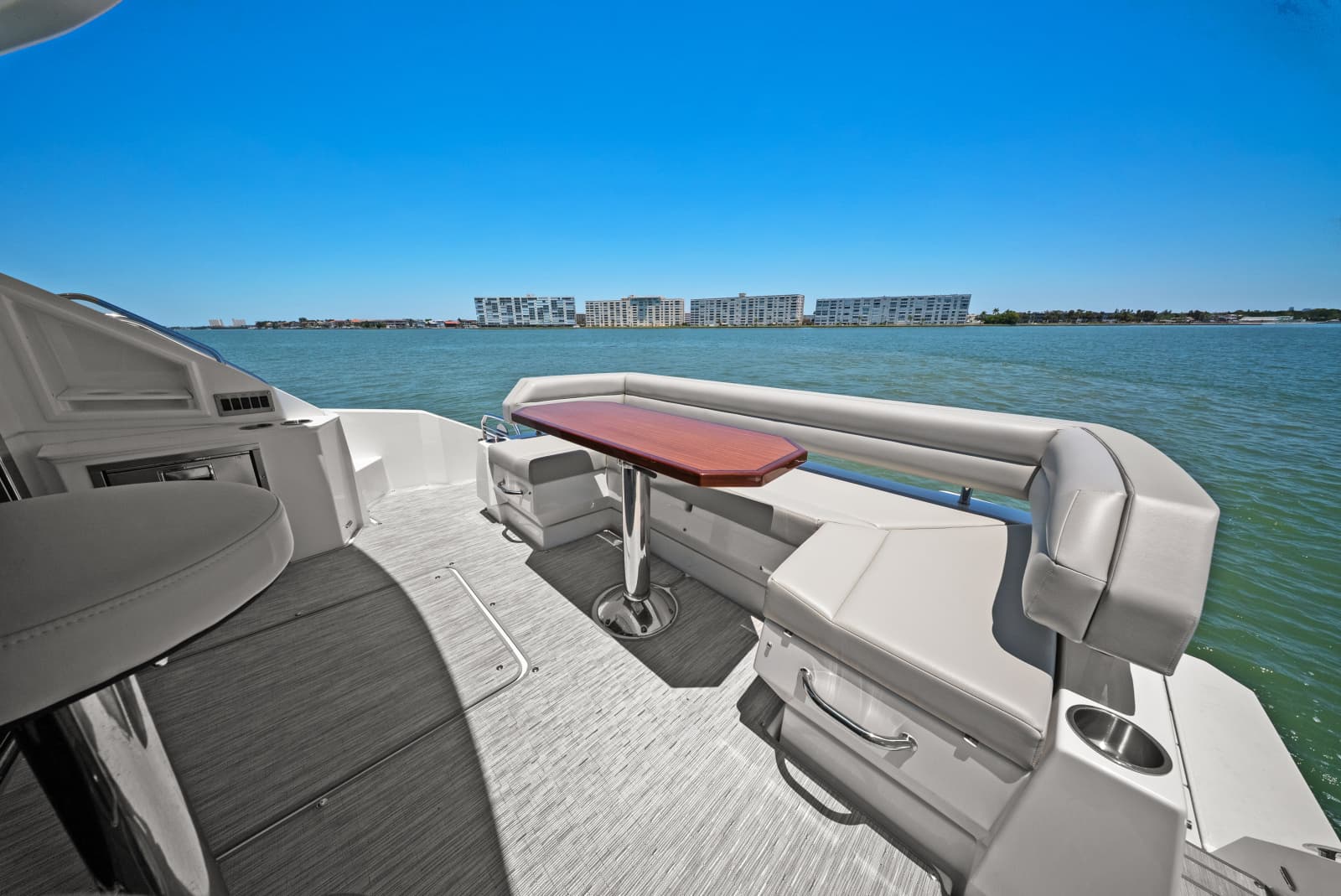 2025 Cruisers Yachts 50 Cantius - Photo 23