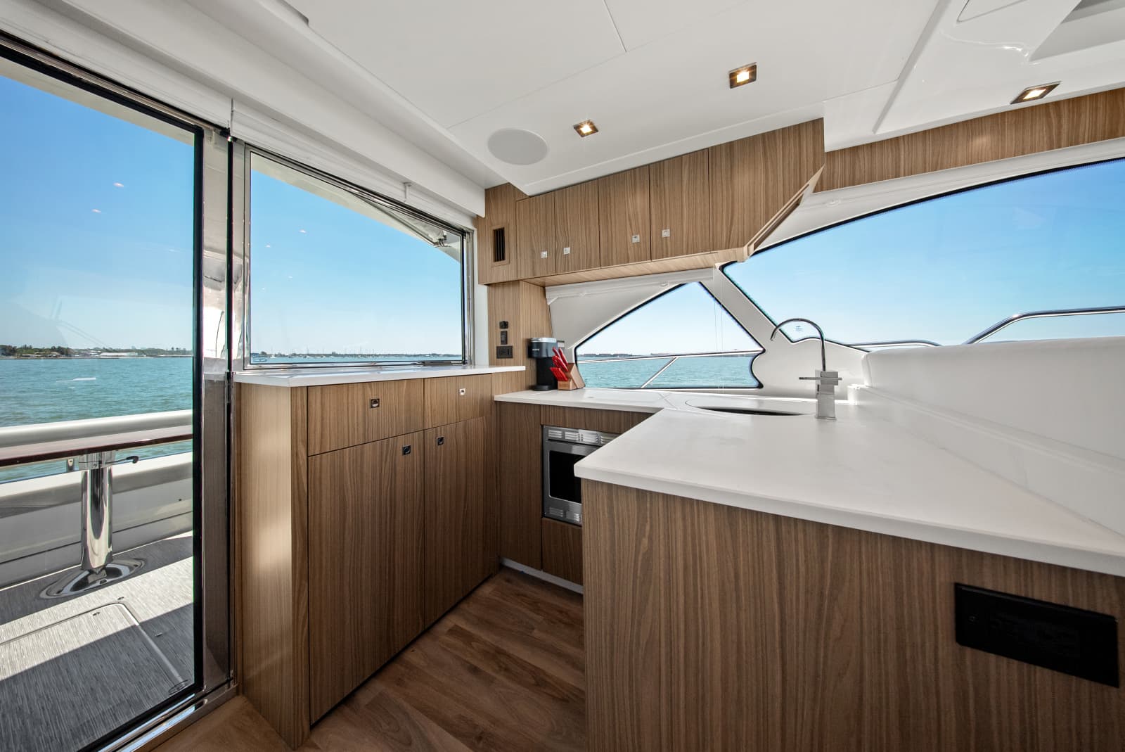2025 Cruisers Yachts 50 Cantius - Photo 36