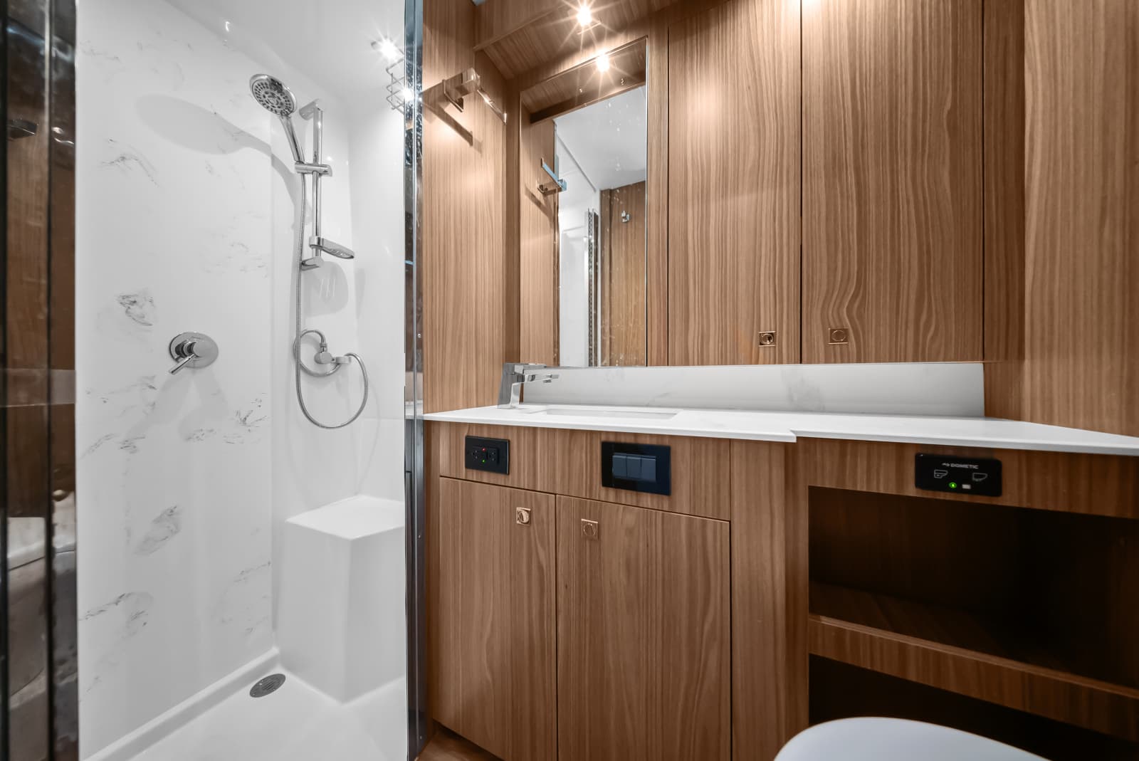 2025 Cruisers Yachts 50 Cantius - Photo 74