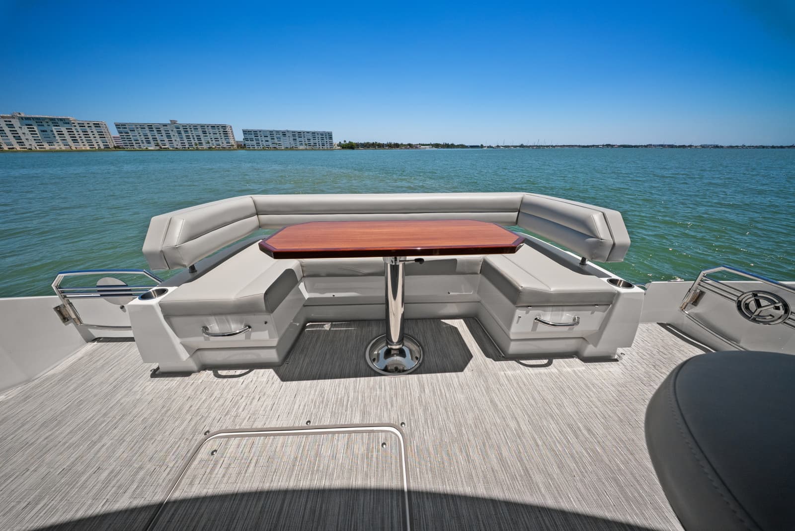 2025 Cruisers Yachts 50 Cantius - Photo 22