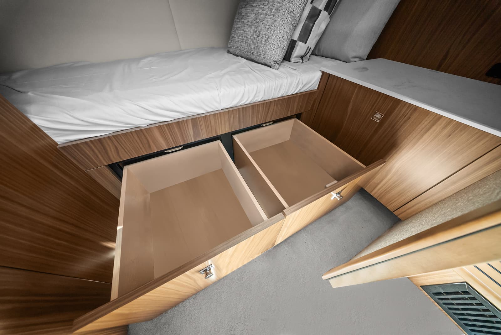 2025 Cruisers Yachts 50 Cantius - Photo 62