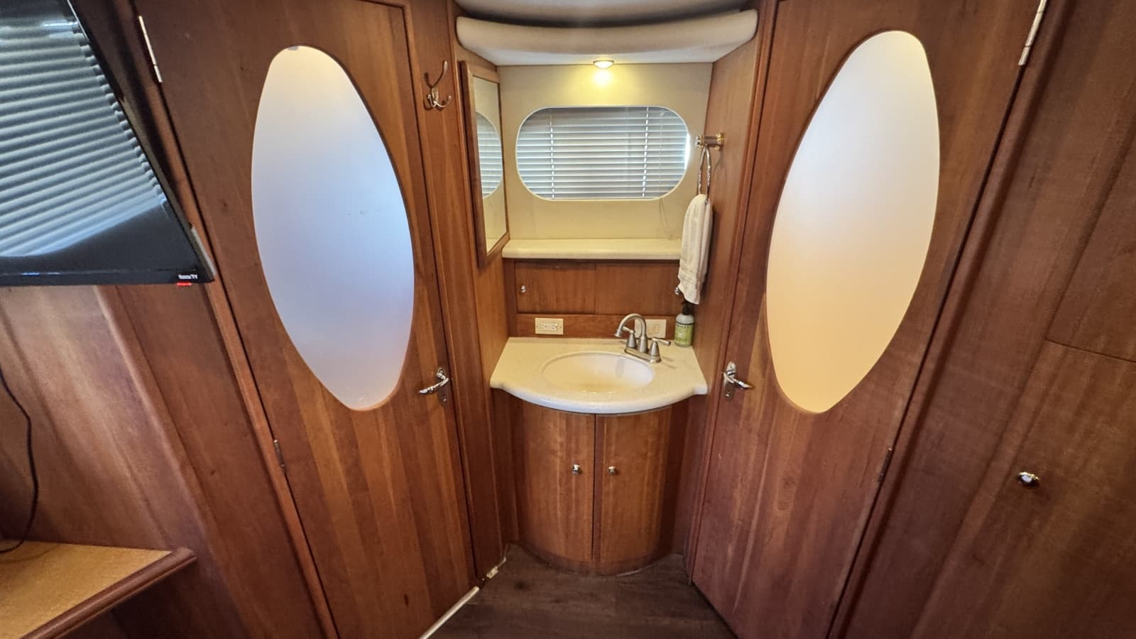 2003 Silverton 43 Motor Yacht - Photo 58