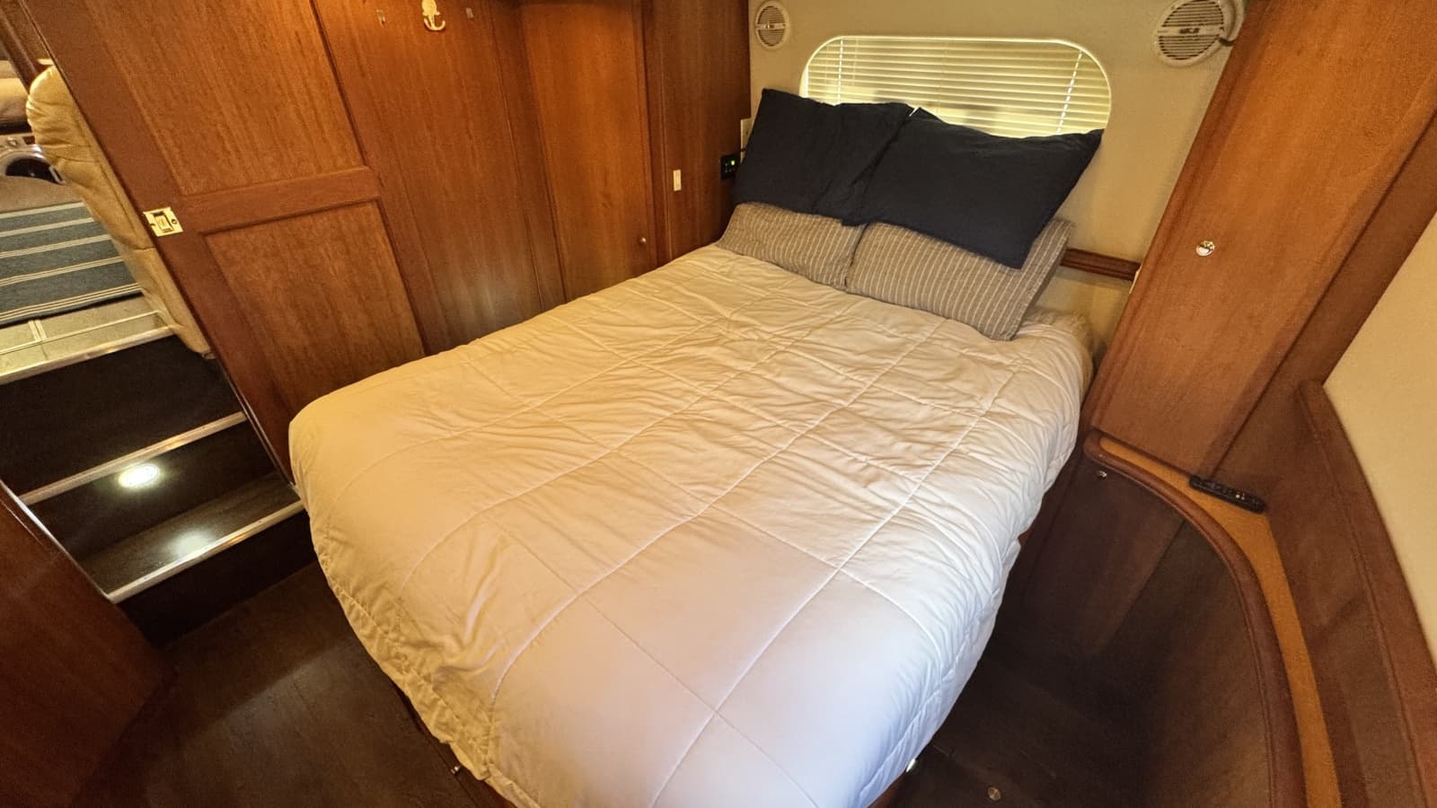 2003 Silverton 43 Motor Yacht - Photo 55