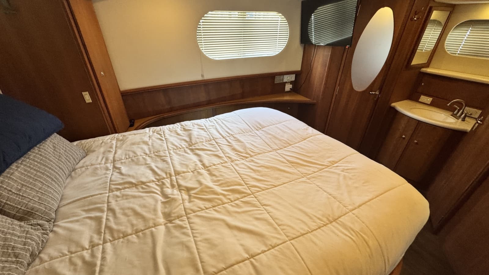2003 Silverton 43 Motor Yacht - Photo 57