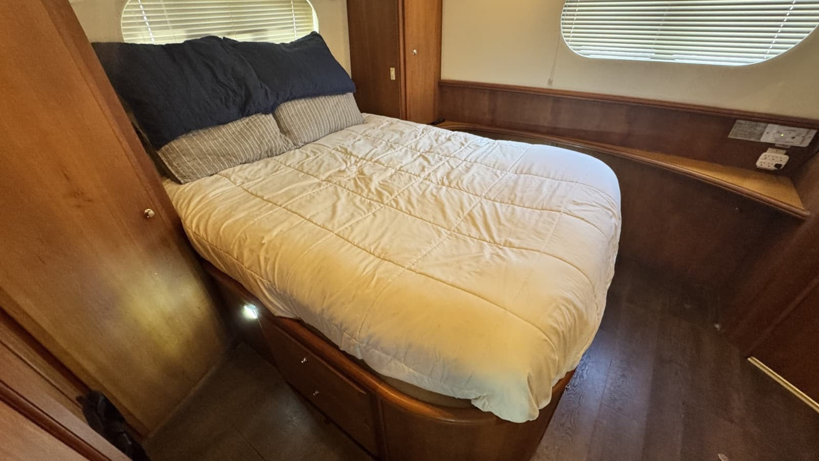 2003 Silverton 43 Motor Yacht - Photo 54