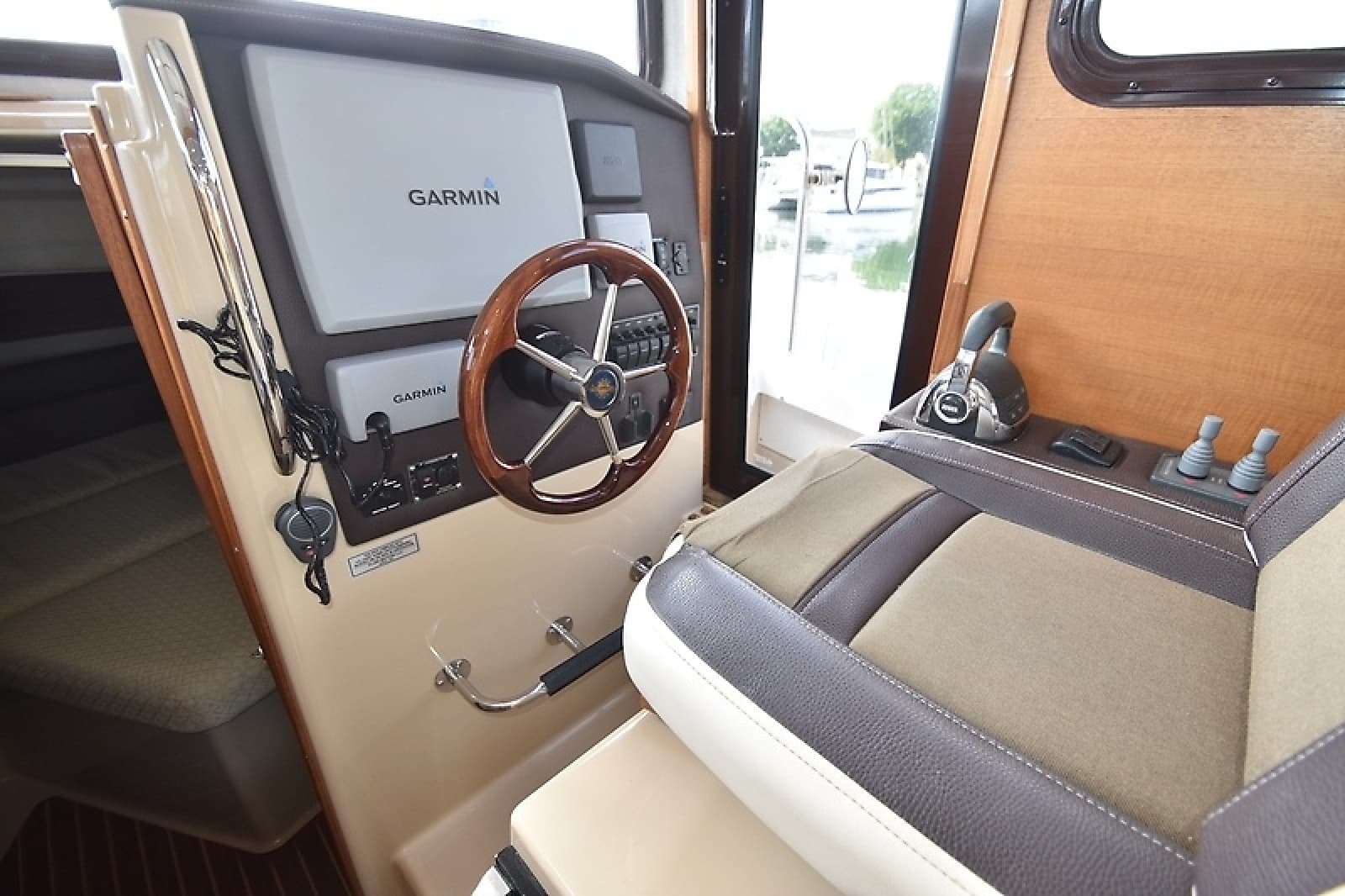 2014 Ranger Tugs 29 Classic - Photo 15