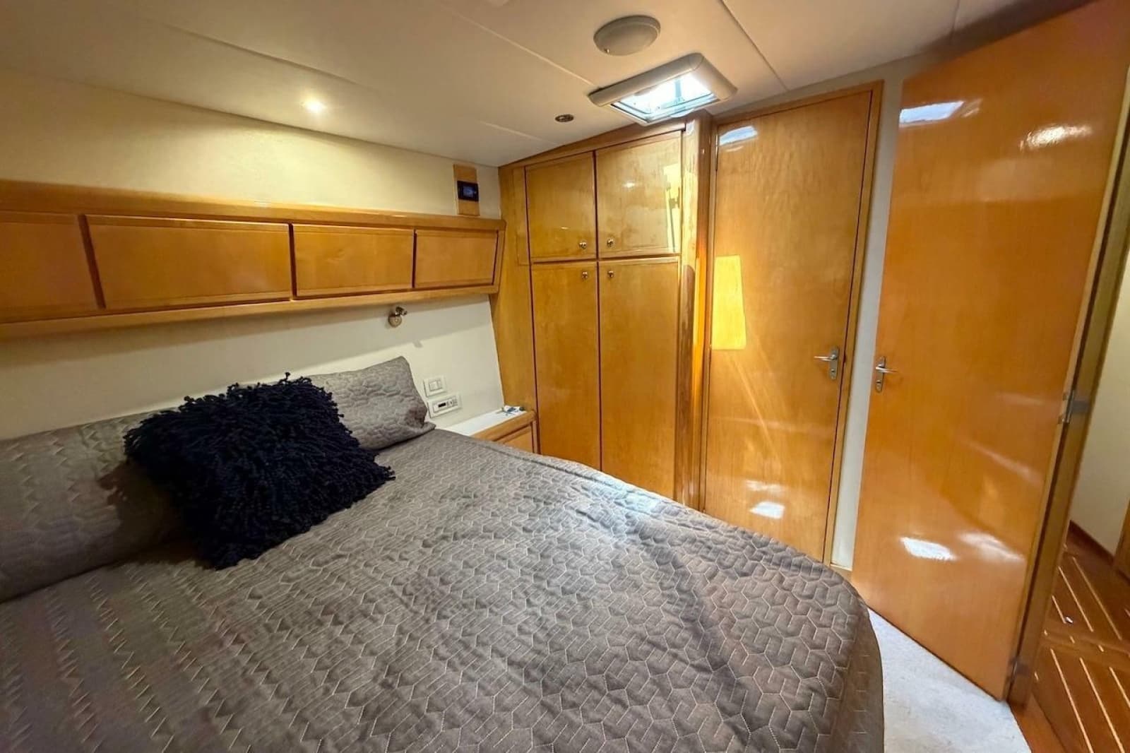 1995 Bertram 60 Convertible - Photo 32