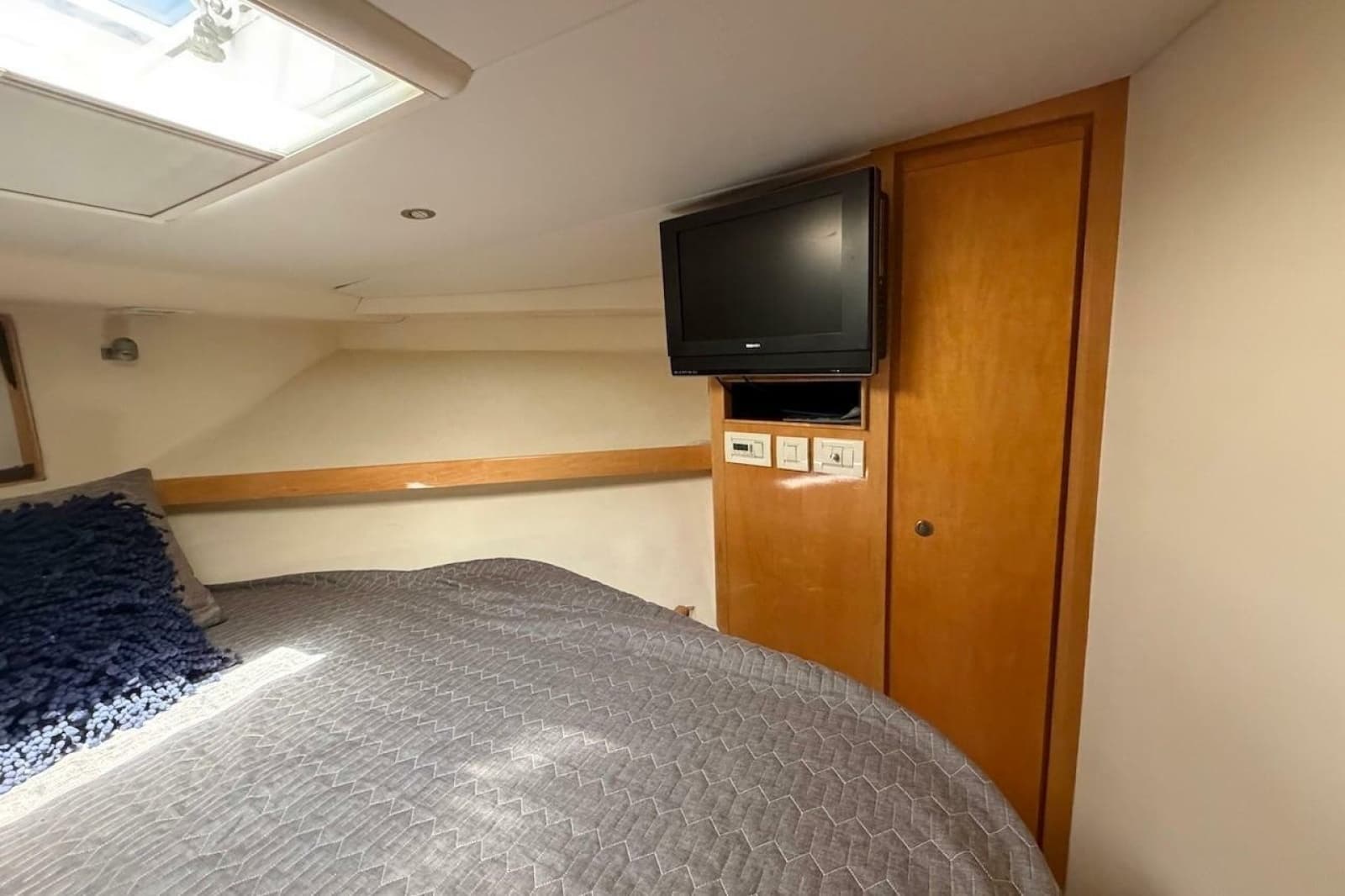 1995 Bertram 60 Convertible - Photo 36