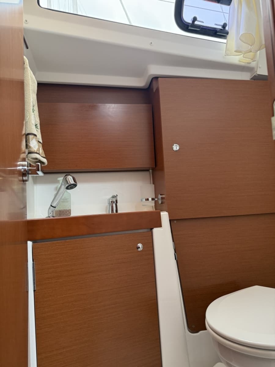 2016 Beneteau Oceanis - Photo 35