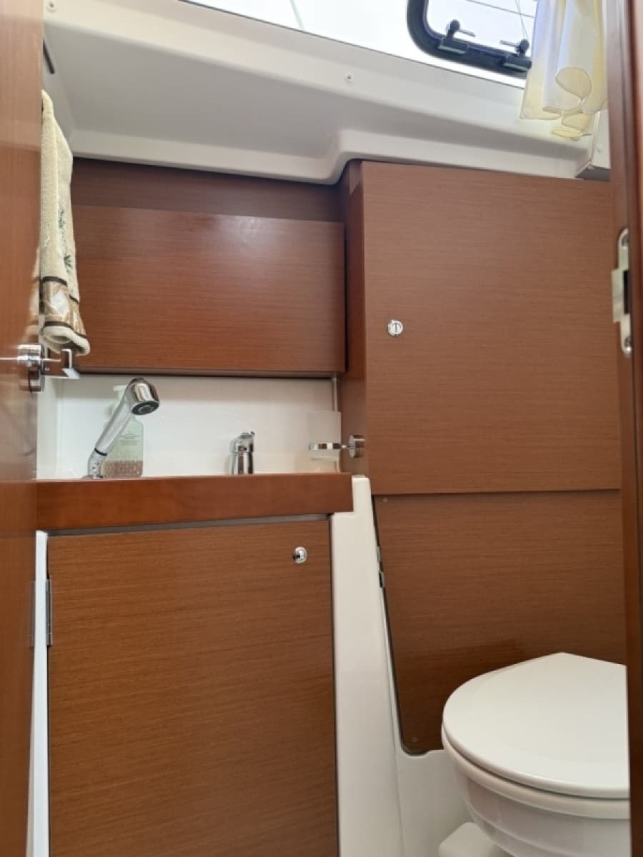 2016 Beneteau Oceanis - Photo 36