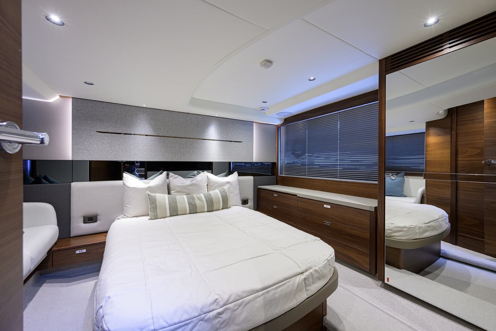 2026 Princess V50 Deck Salon - Photo 17