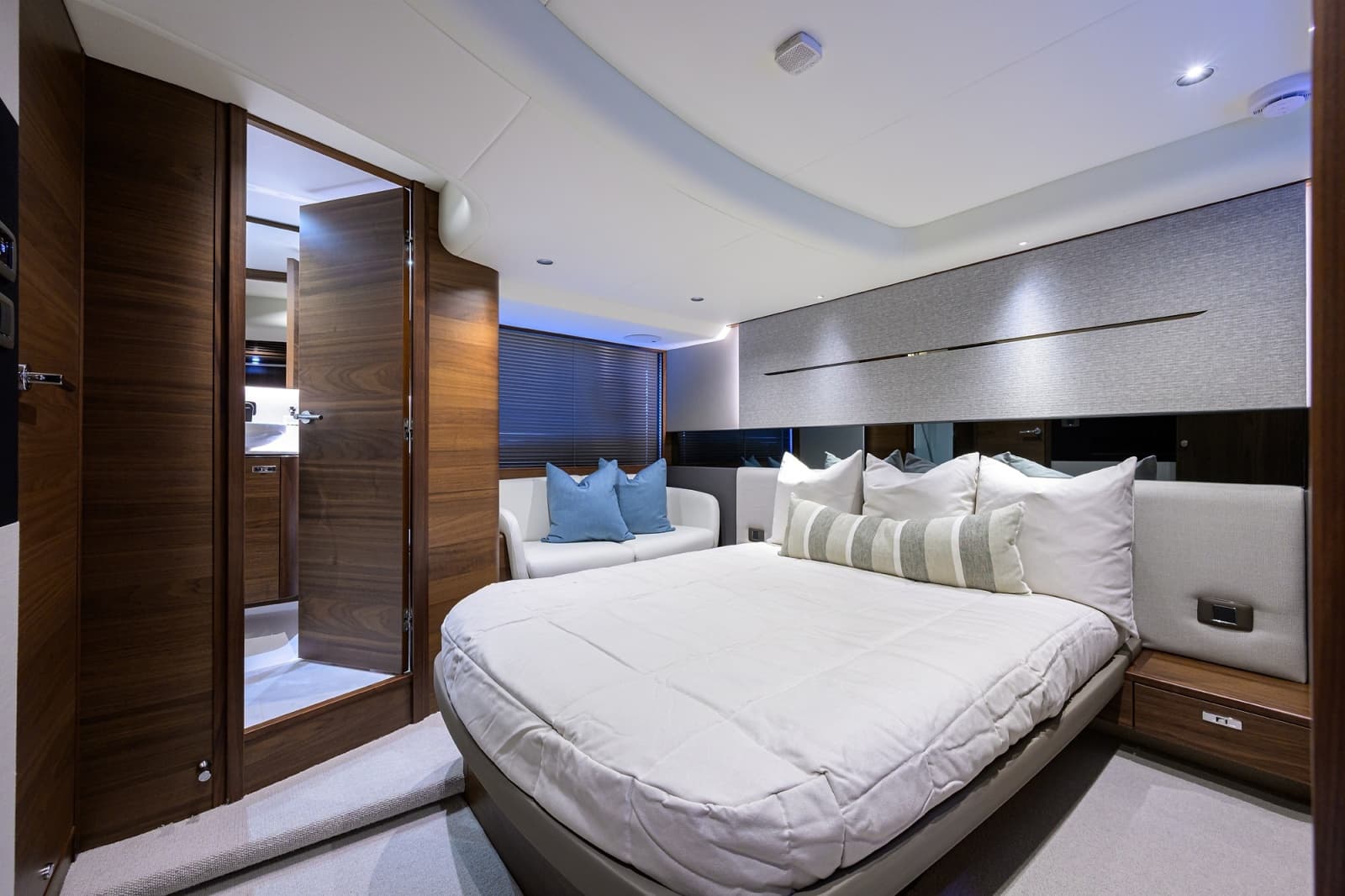 2026 Princess V50 Deck Salon - Photo 18