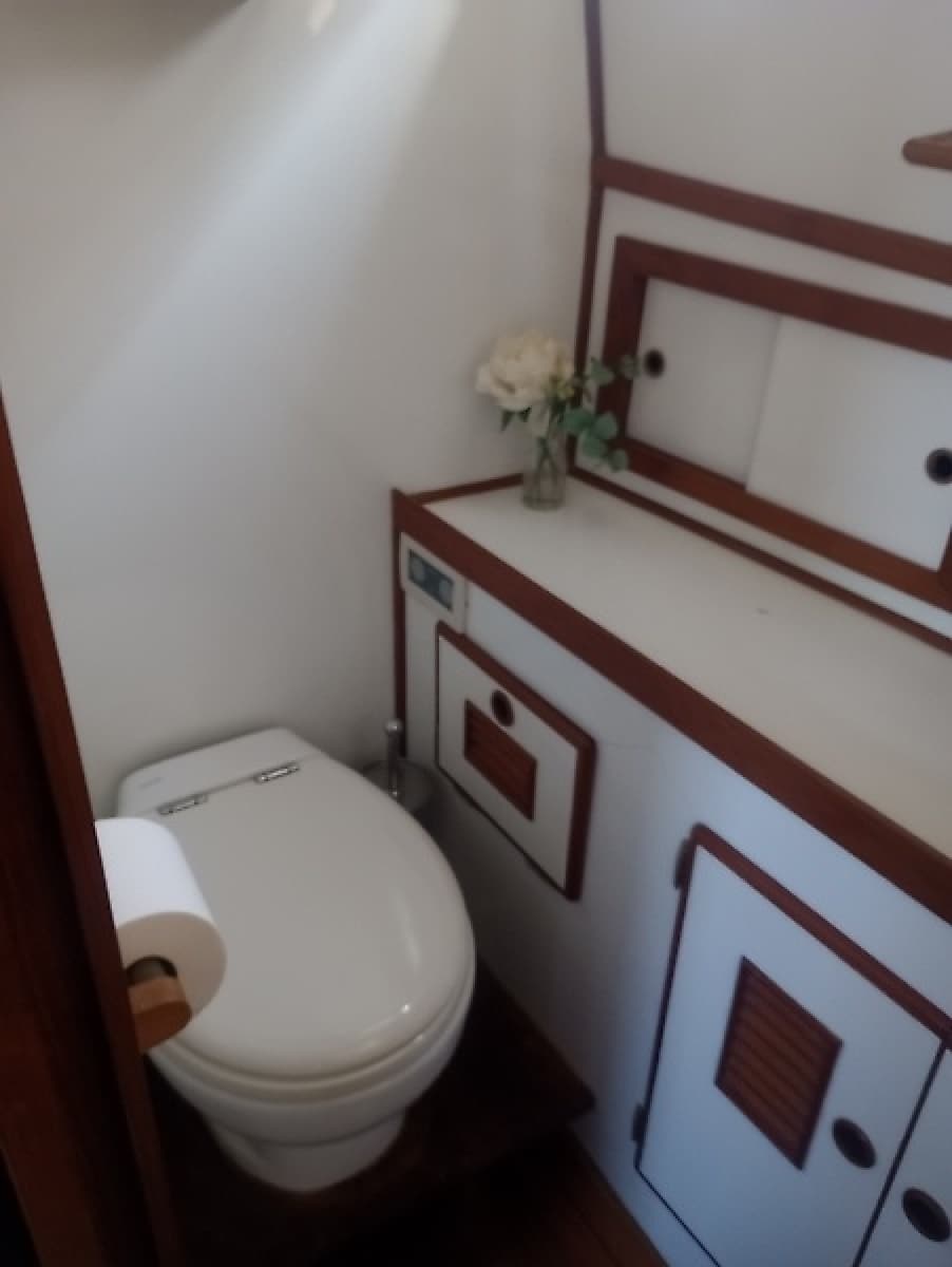 1981 Marine Trading 44 Double Cabin - Photo 30