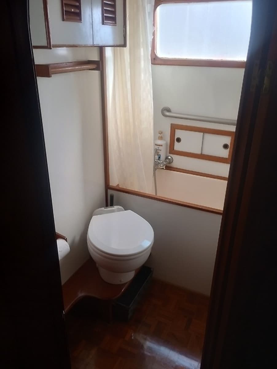 1981 Marine Trading 44 Double Cabin - Photo 40