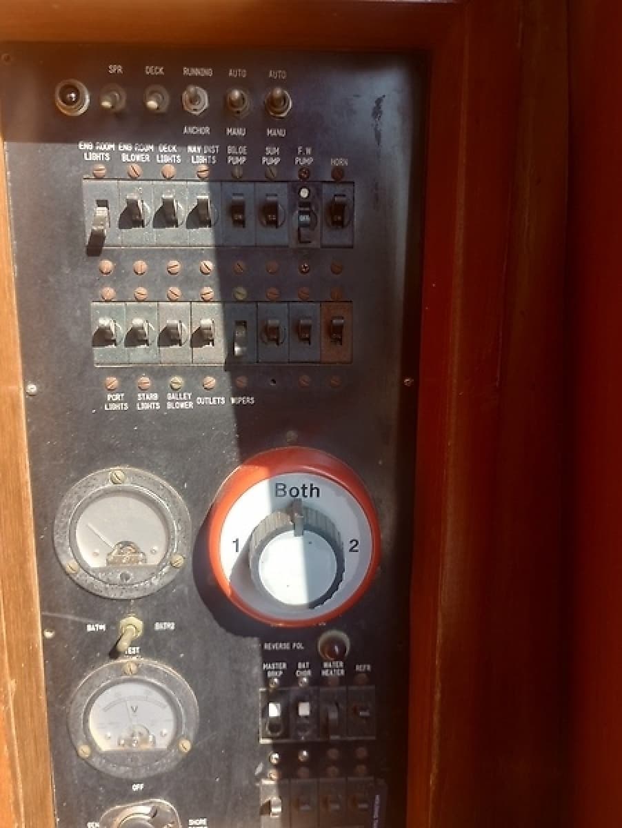 1981 Marine Trading 44 Double Cabin - Photo 25
