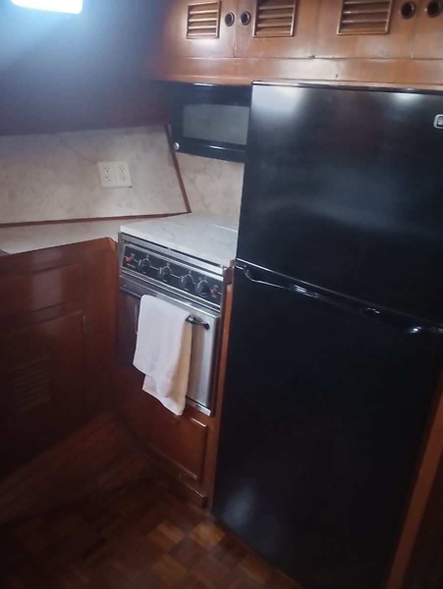 1981 Marine Trading 44 Double Cabin - Photo 29