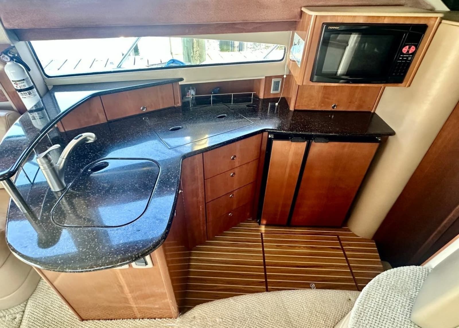 2007 Meridian 391 Motor Yacht - Photo 12