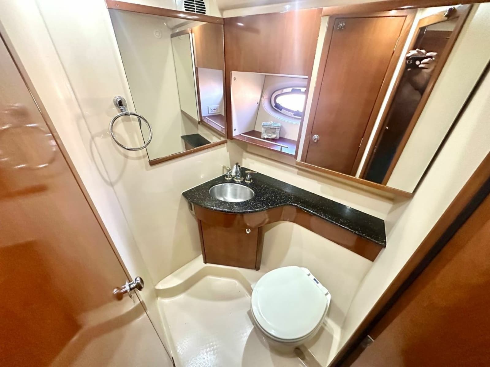 2007 Meridian 391 Motor Yacht - Photo 15