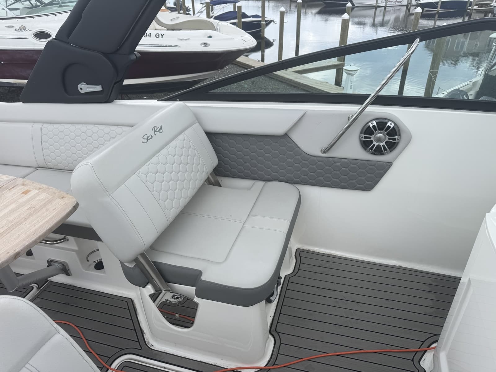 2024 Sea Ray SDX 250 Outboard - Photo 14