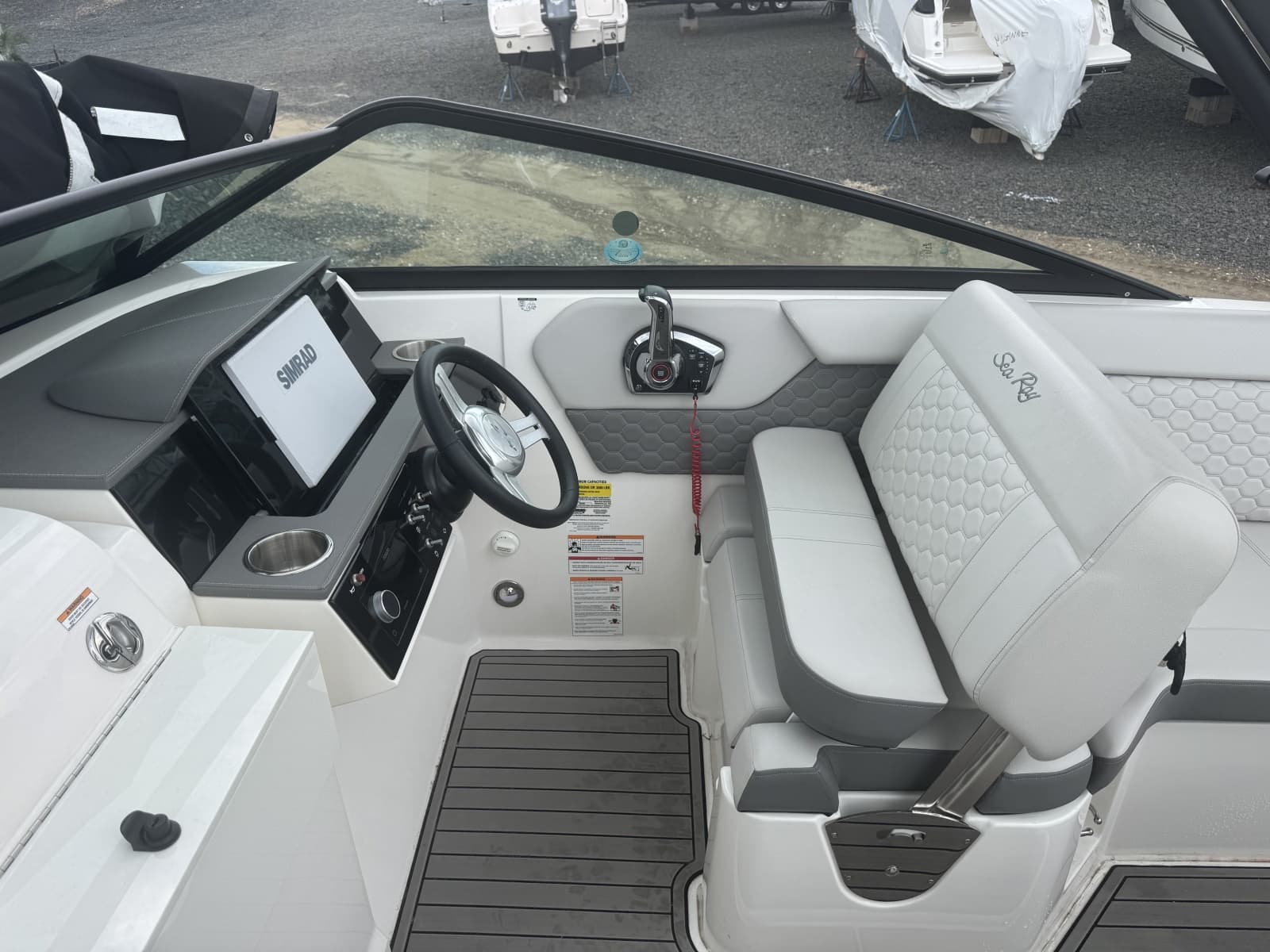 2024 Sea Ray SDX 250 Outboard - Photo 12
