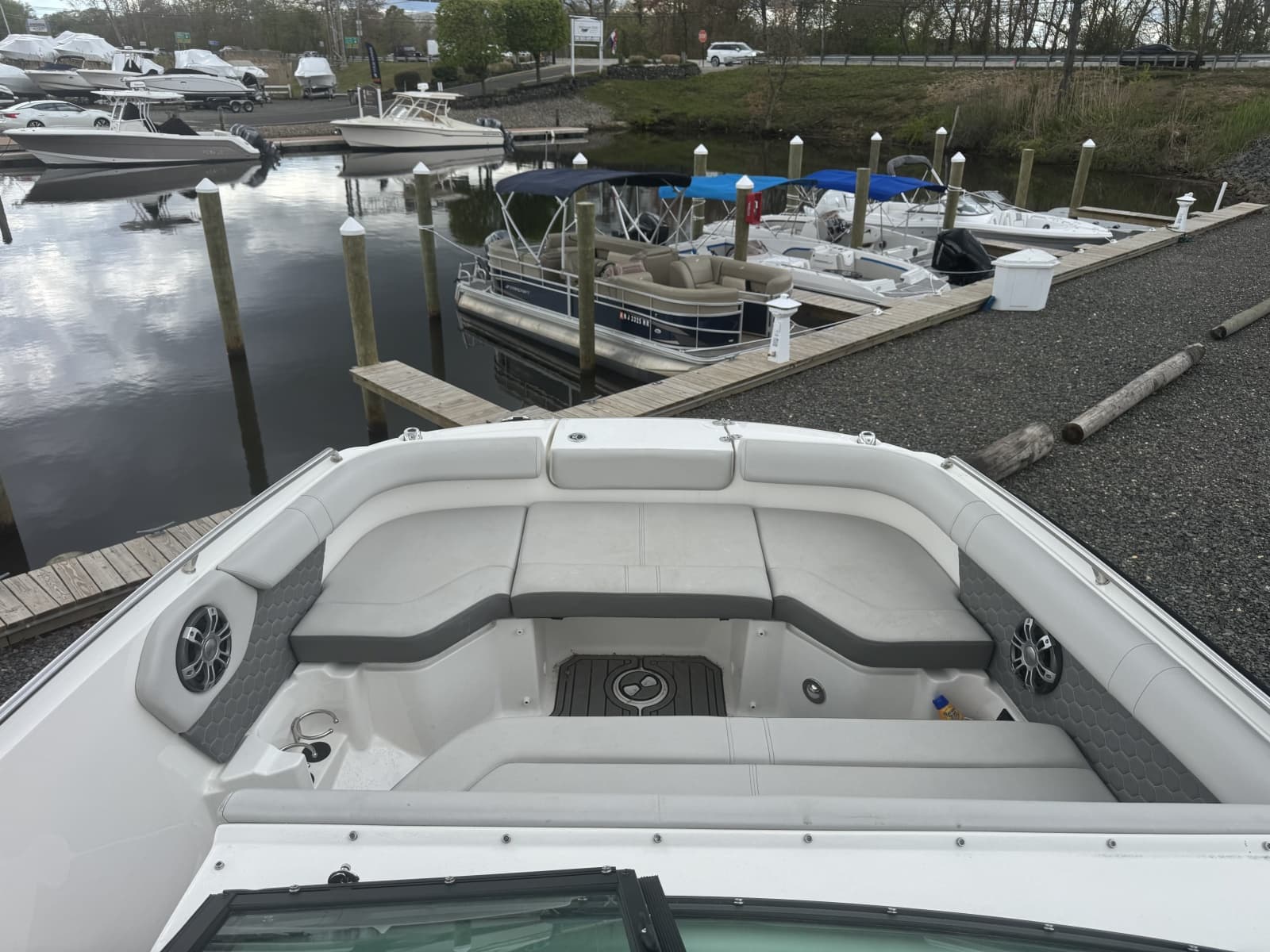 2024 Sea Ray SDX 250 Outboard - Photo 15