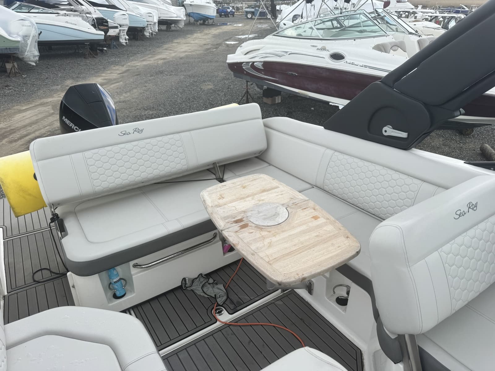 2024 Sea Ray SDX 250 Outboard - Photo 9