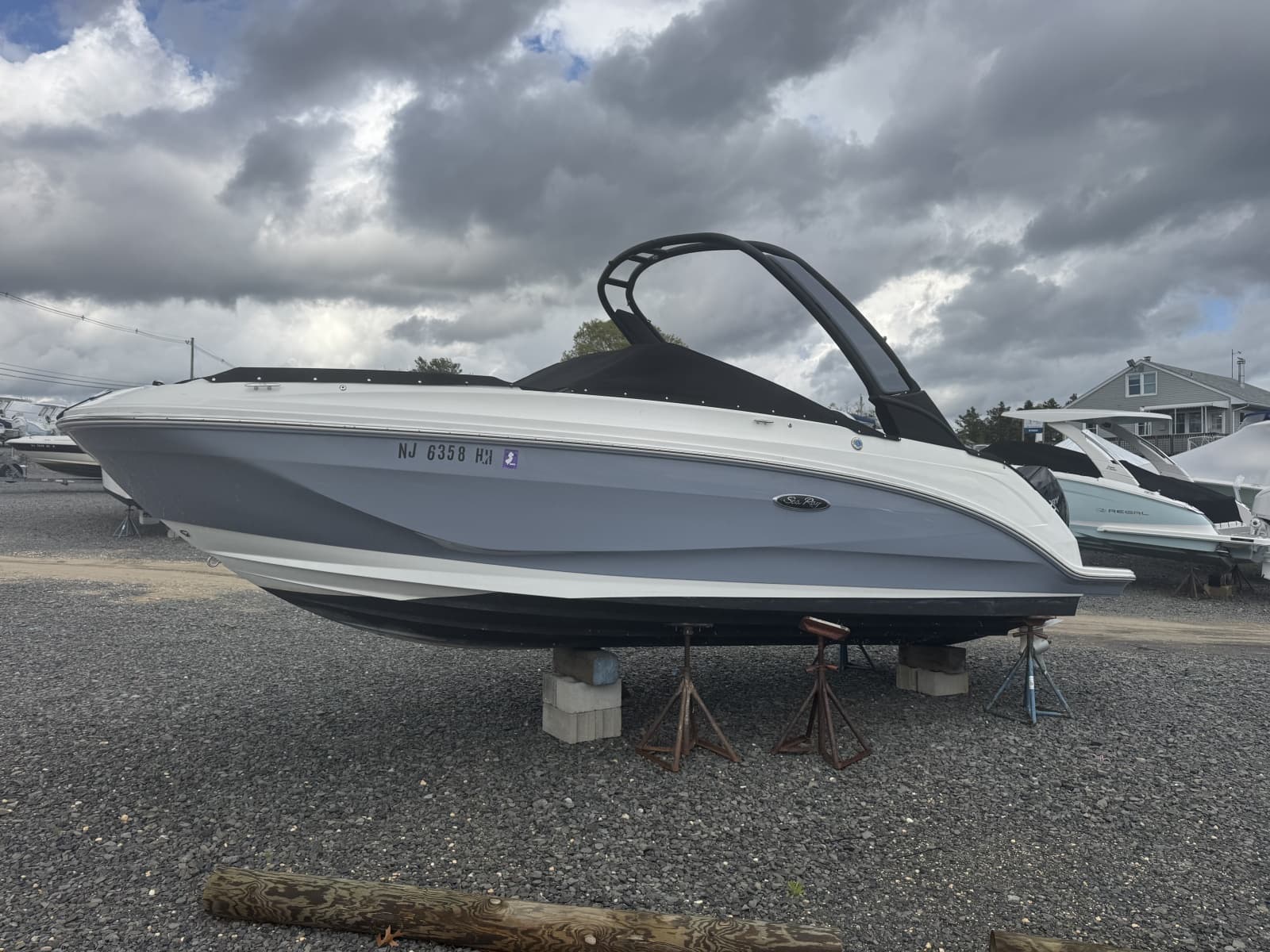 2024 Sea Ray SDX 250 Outboard - Photo 5