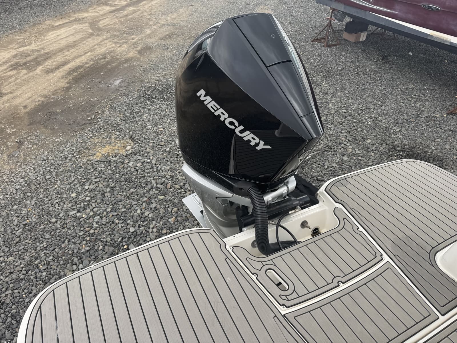 2024 Sea Ray SDX 250 Outboard - Photo 8