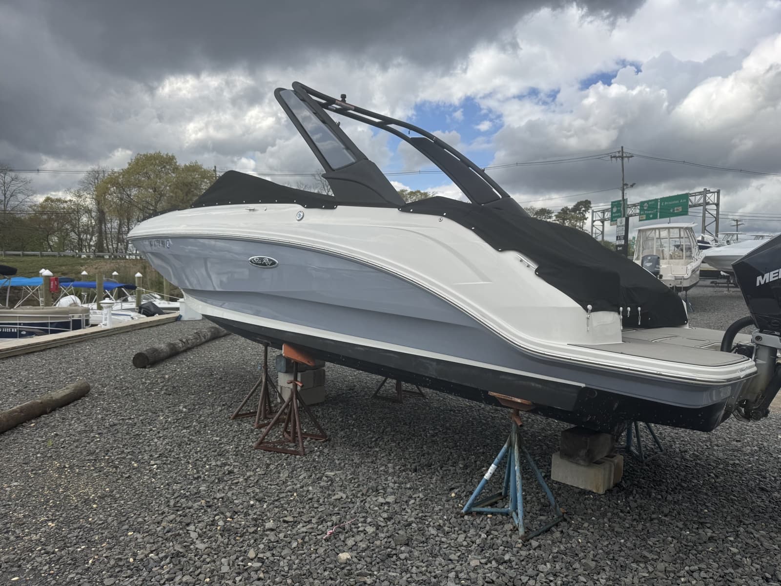 2024 Sea Ray SDX 250 Outboard - Photo 4