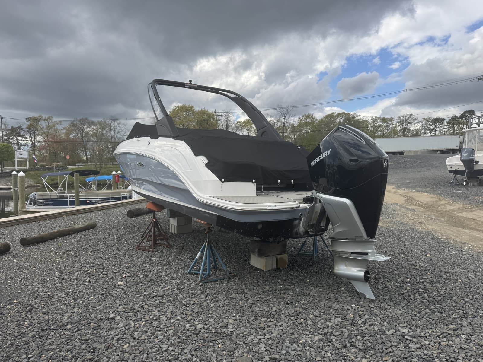 2024 Sea Ray SDX 250 Outboard - Photo 3