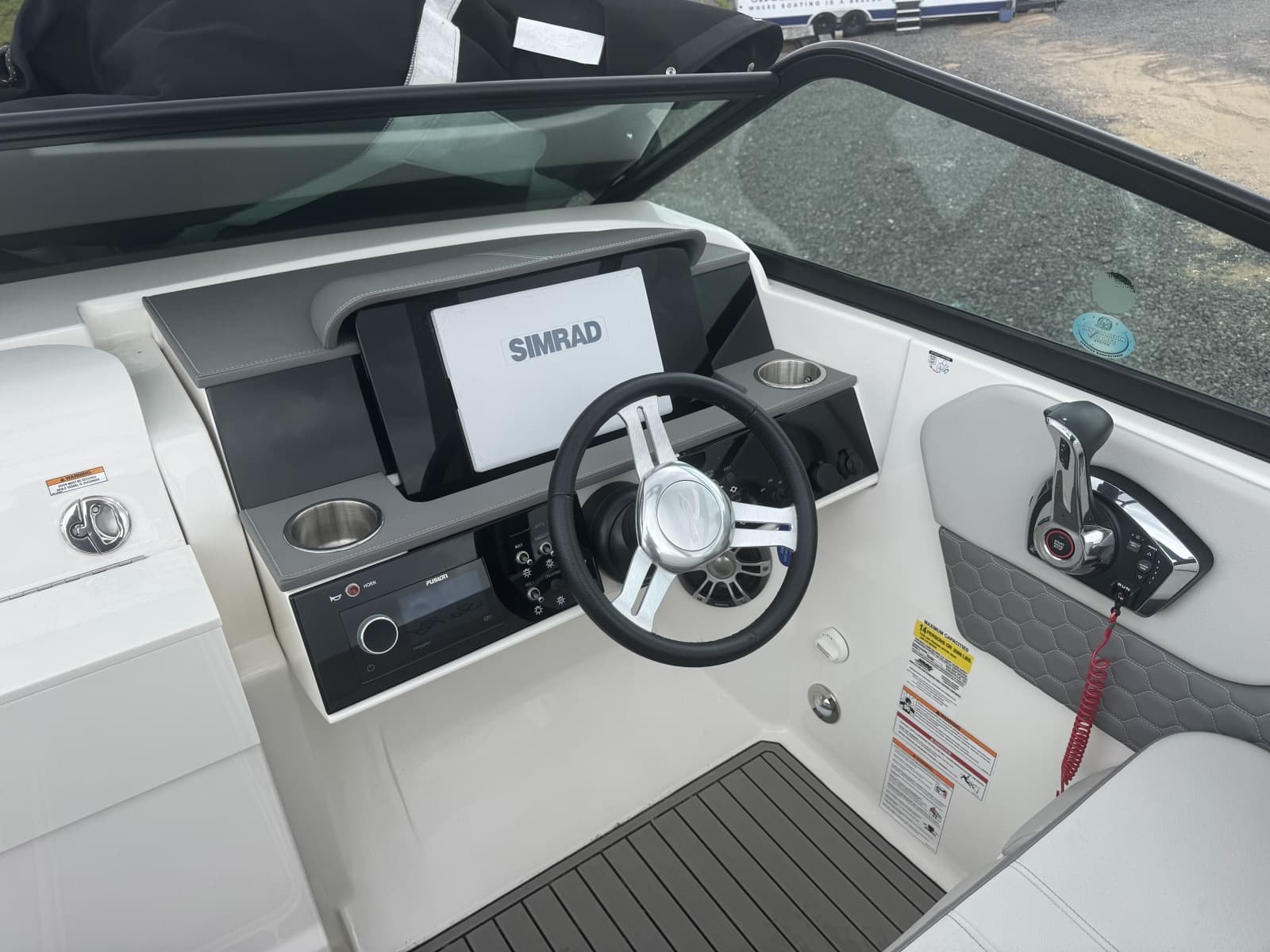 2024 Sea Ray SDX 250 Outboard - Photo 13