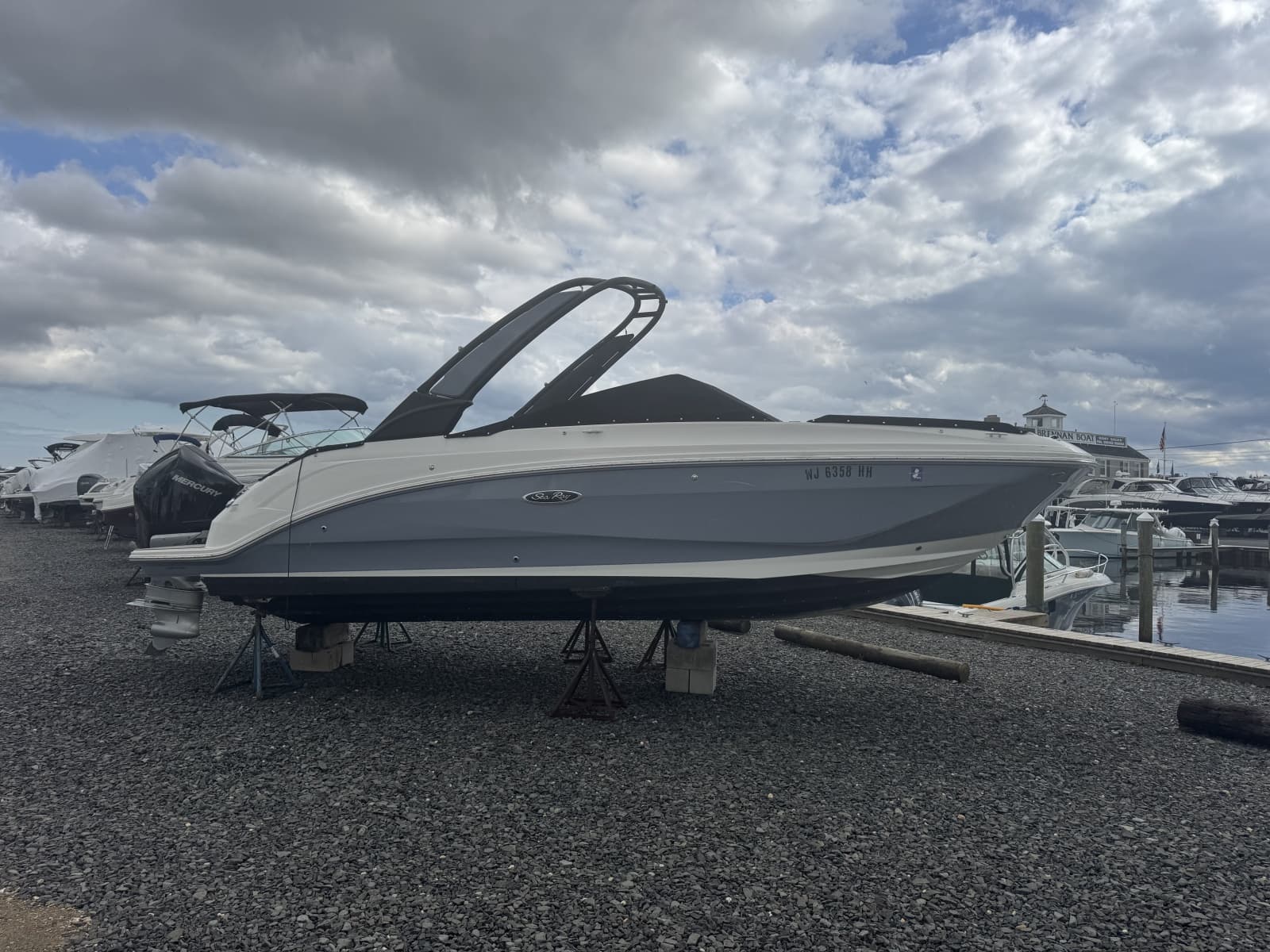 2024 Sea Ray SDX 250 Outboard - Photo 6