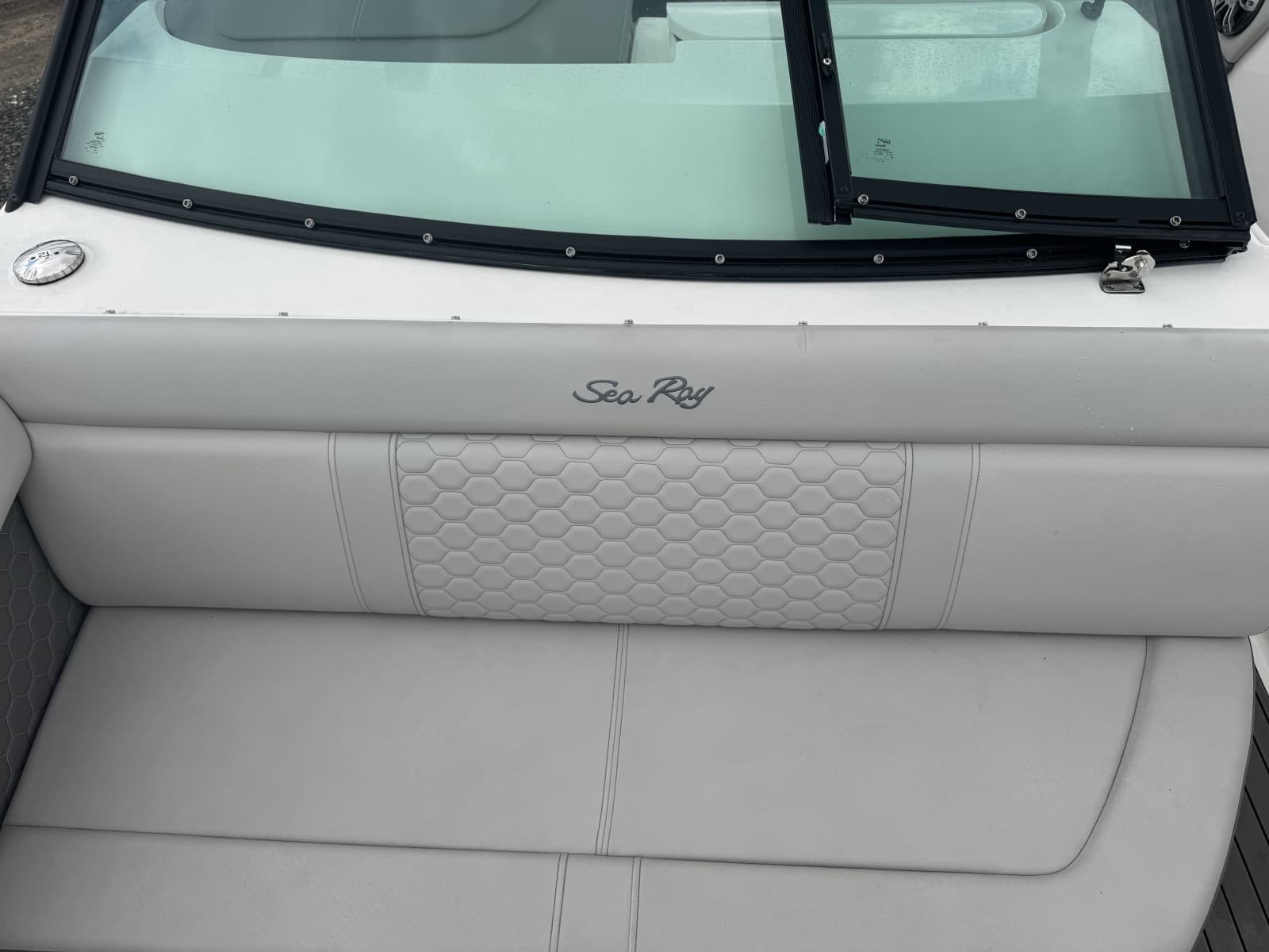 2024 Sea Ray SDX 250 Outboard - Photo 19