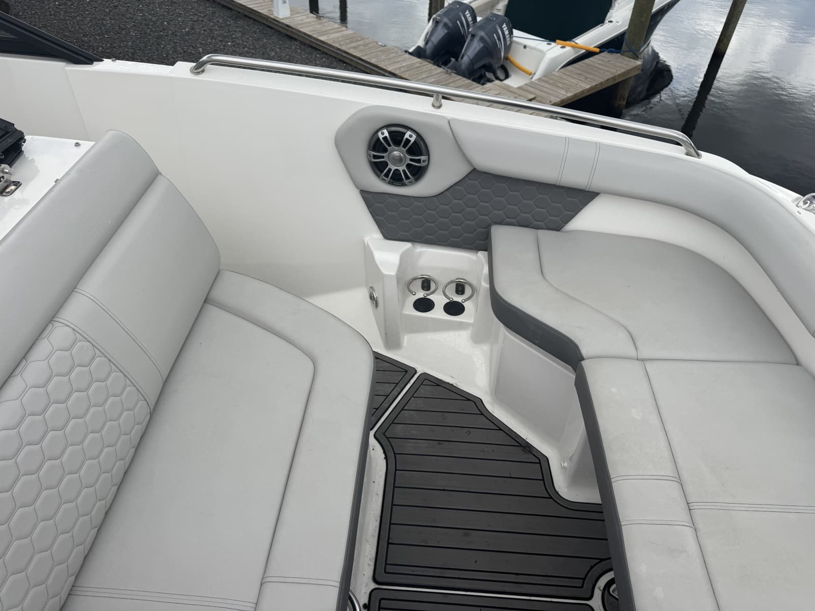 2024 Sea Ray SDX 250 Outboard - Photo 18